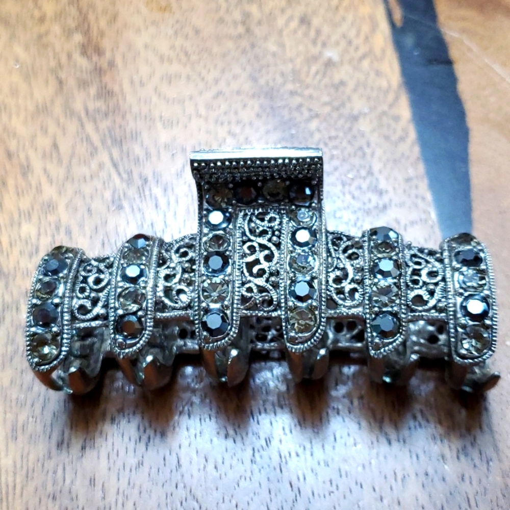 Beautiful exquisite rhinestone solid hair clip